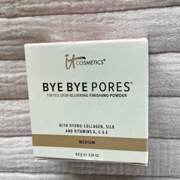 it Cosmetics Bye Bye Pores tinted finishing powder, Medium tint - Picture 1 of 9